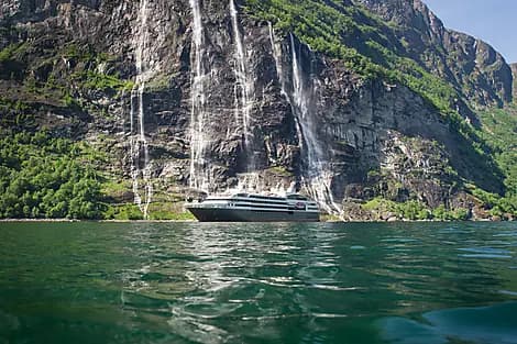 7 Nov 26 - Sailing in the Geiranger Fjord