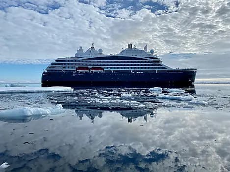 9 Aug 27 - At sea along Spitsbergen