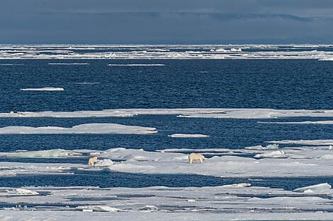 12 Sept 26 - Sailing in the Lancaster Sound