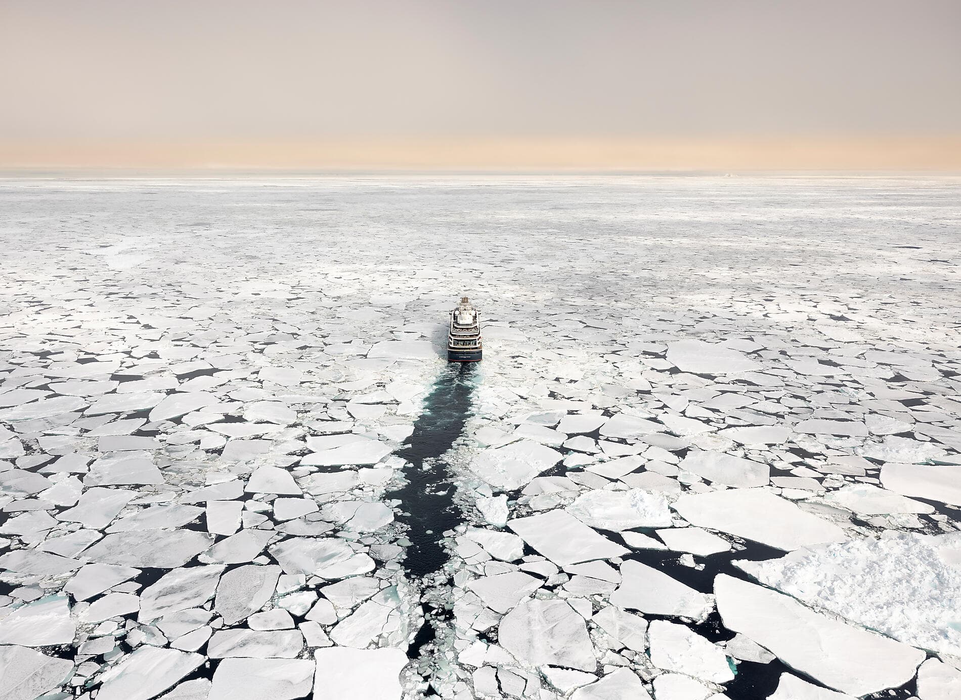 Transarctic, the Quest for the Two North Poles ©PONANT_Julien-Fabro