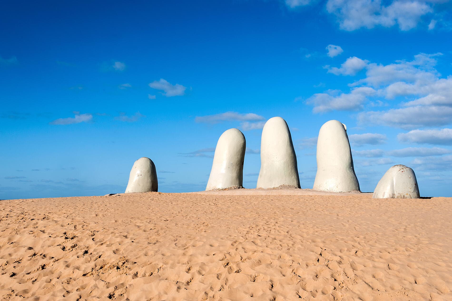 Emblematic South American shores and cities 