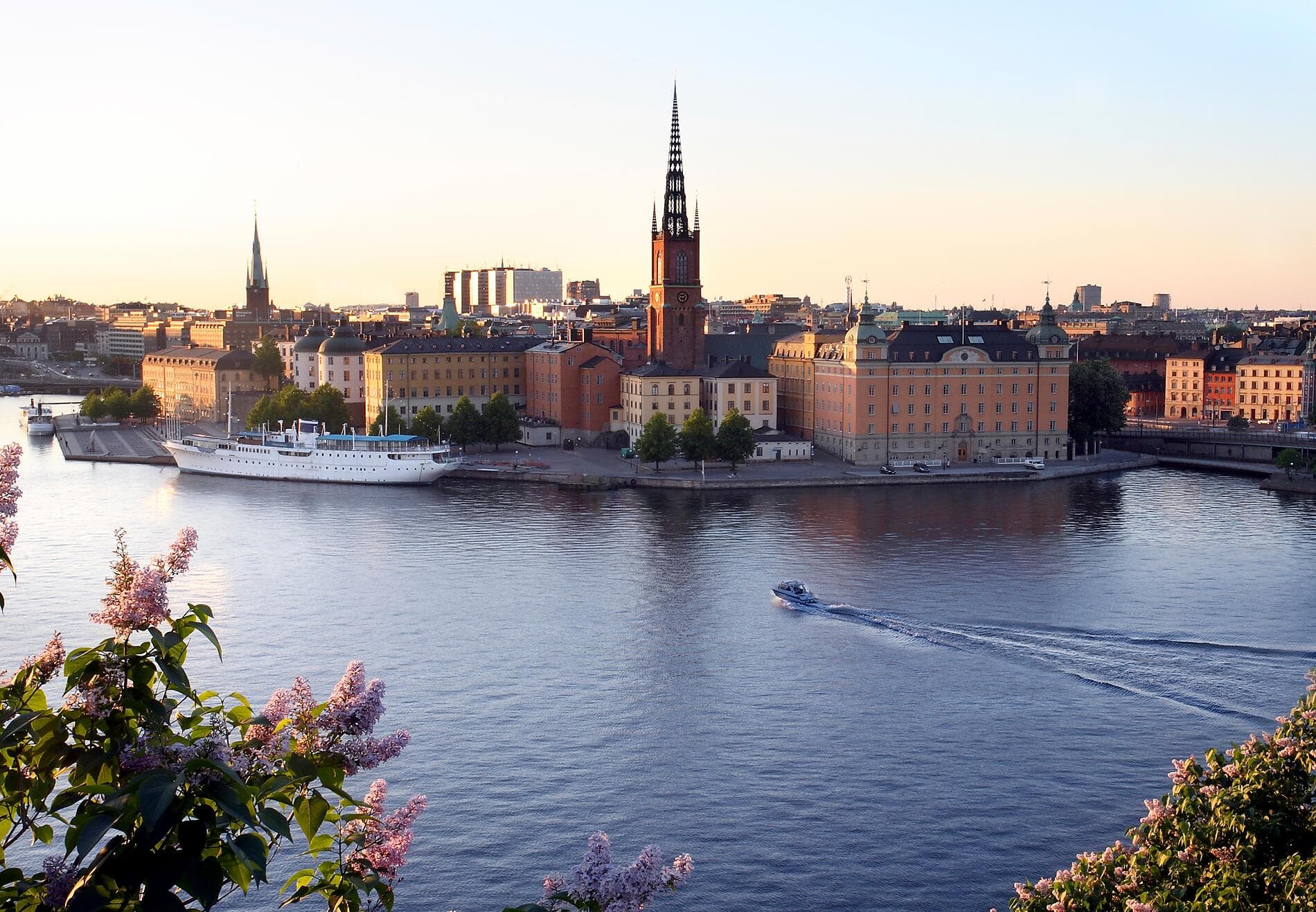 Iconic Capitals & Towns of the Baltic 
