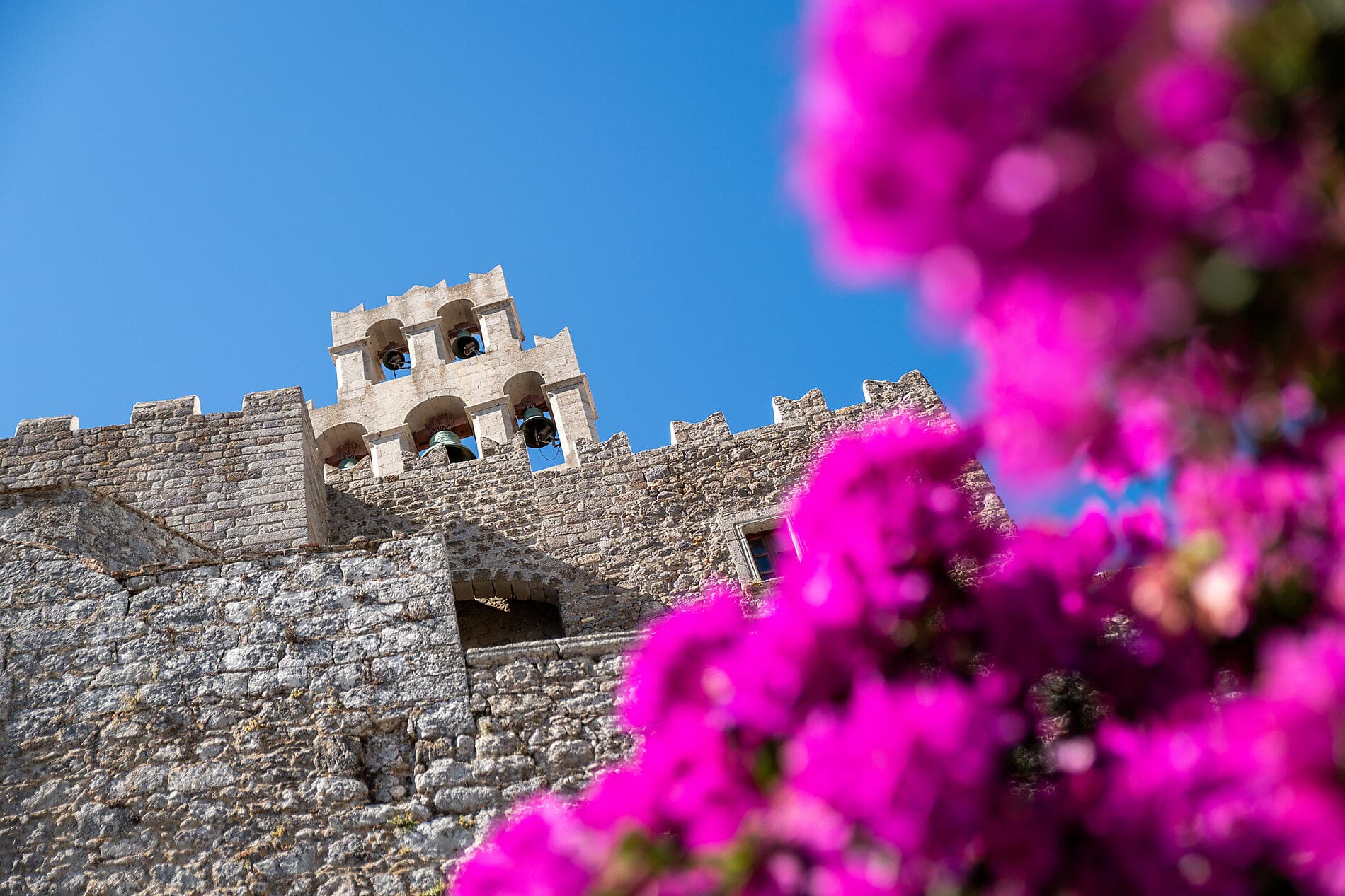 Escapade between Greek islands and Italian treasures 