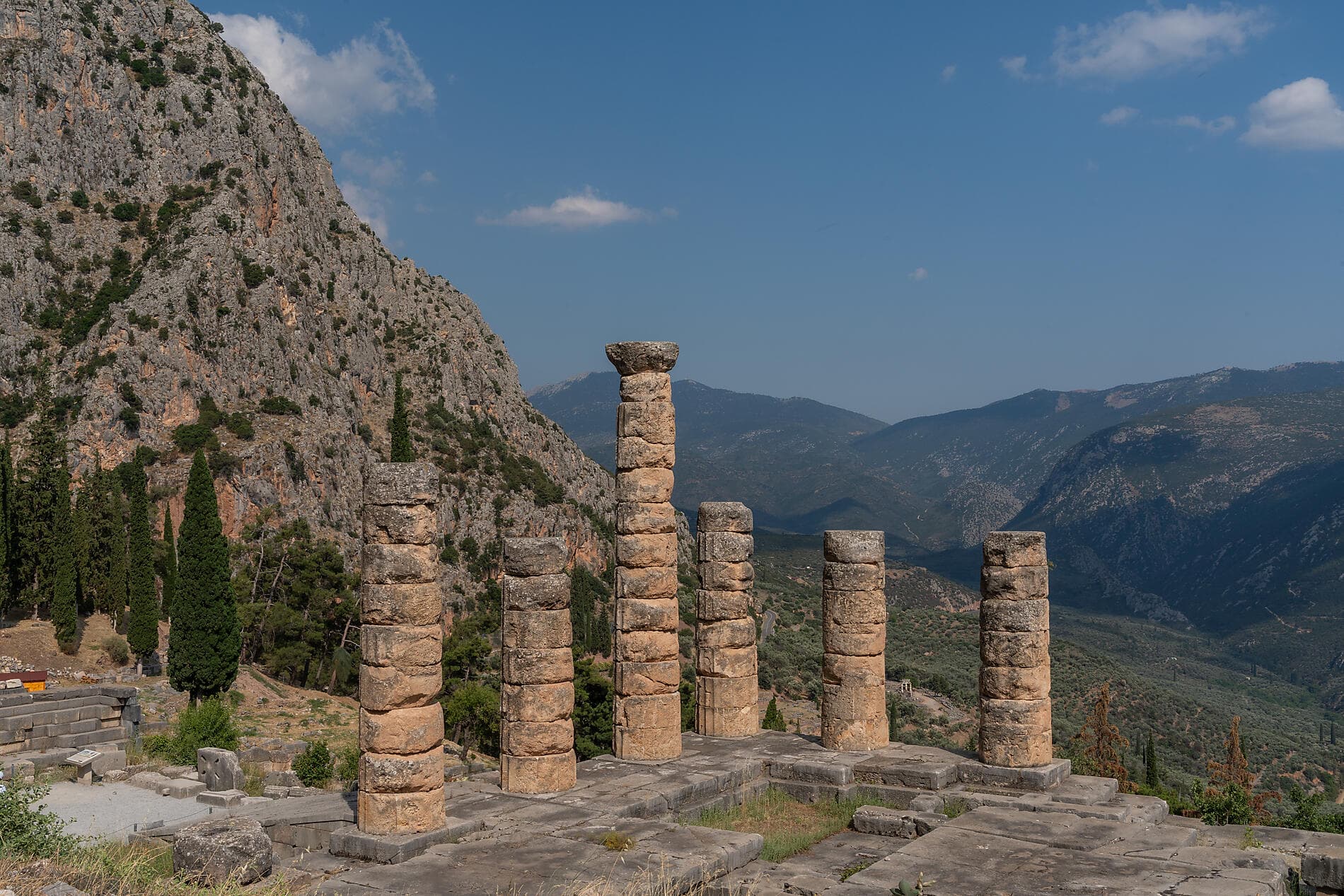 Escapade between Greek islands and Italian treasures 