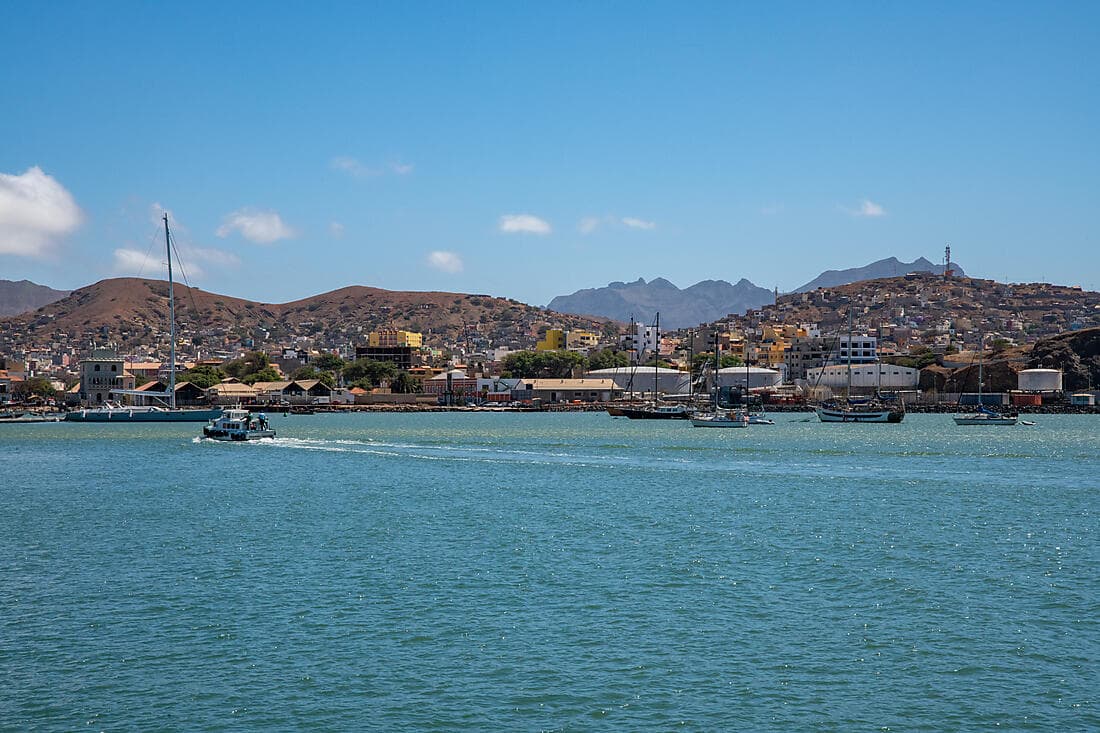 4x4 safari tour in Mindelo and night in Lisbon (1 night)
