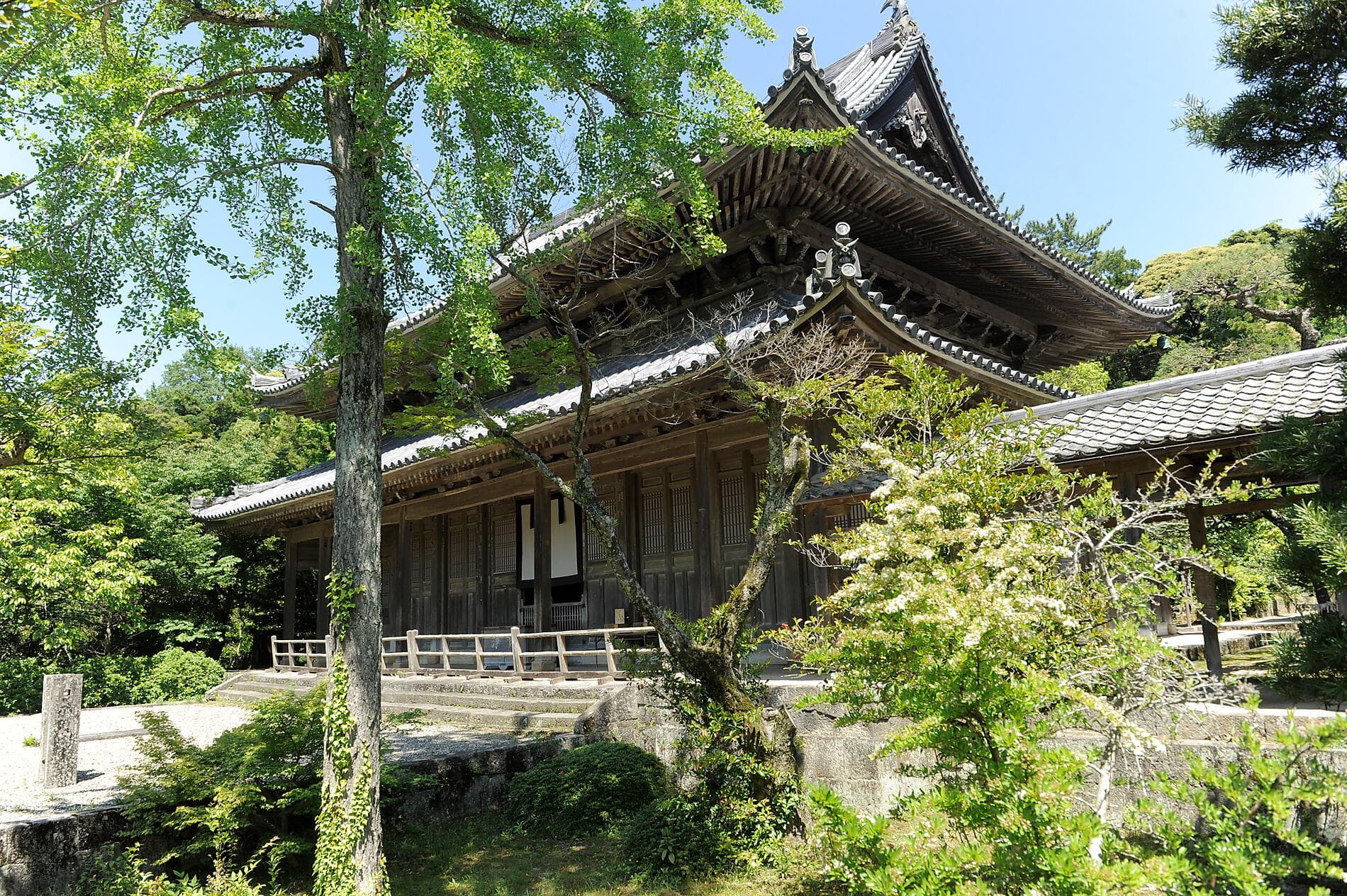 Japanese ancestral traditions and legendary shrines